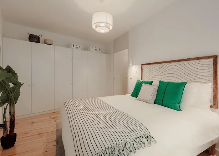 Cristelo 1 Bed Next To River